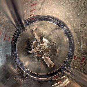 BREVILLE The Hemisphere Control Countertop Blender Silver BBL605xl Used-Good